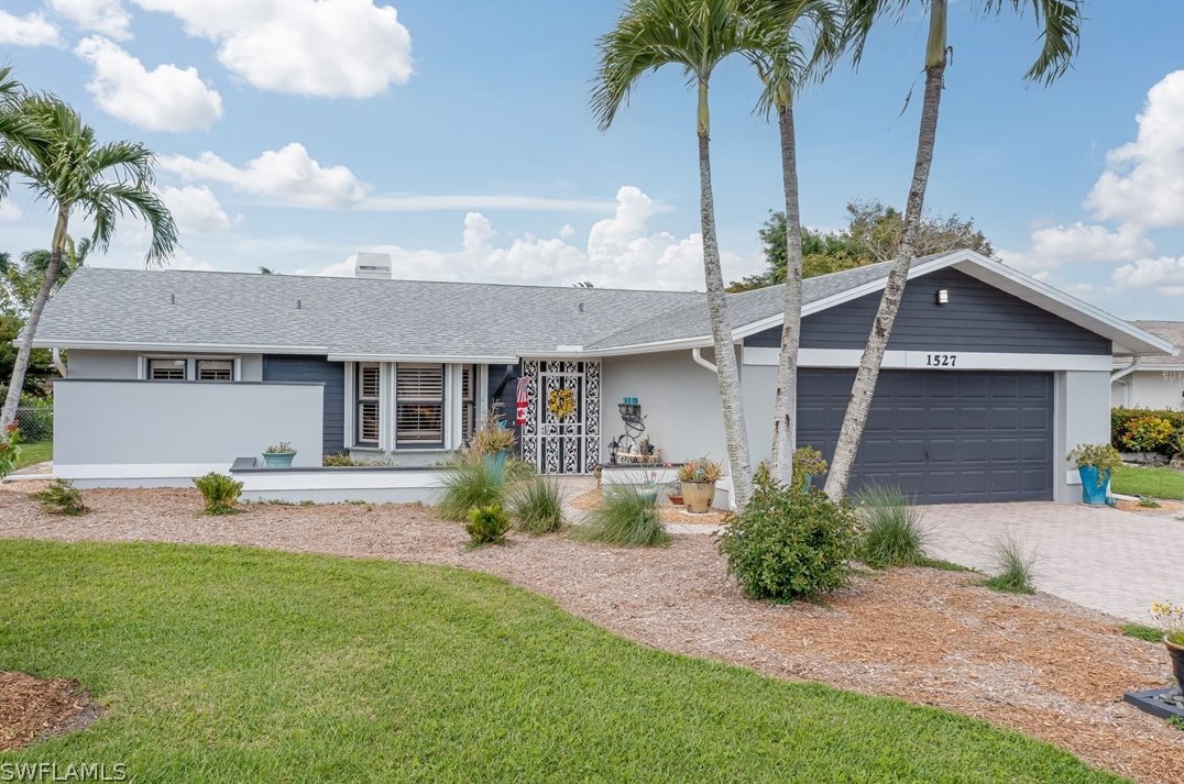 1527 Reynard Dr, Fort Myers, FL 33919-2207