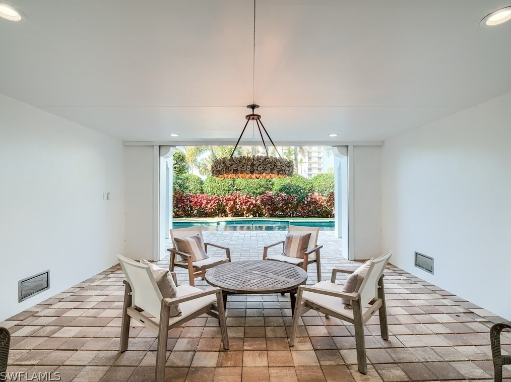 1724 Gulf Shore Blvd, Naples FL exterior