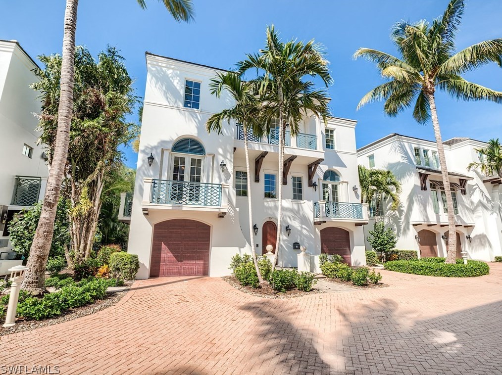 1724 Gulf Shore Blvd, Naples FL exterior