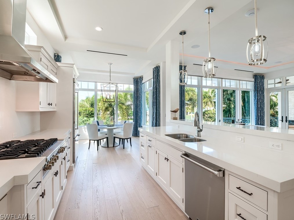 1724 Gulf Shore Blvd, Naples FL exterior