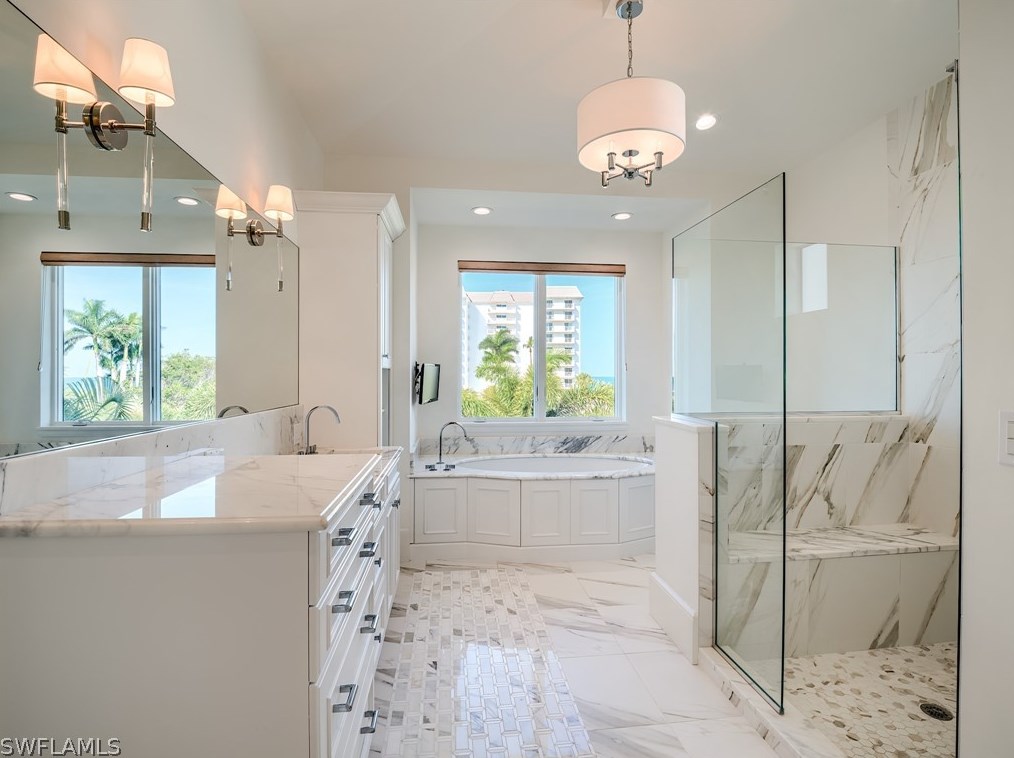 1724 Gulf Shore Blvd, Naples FL exterior