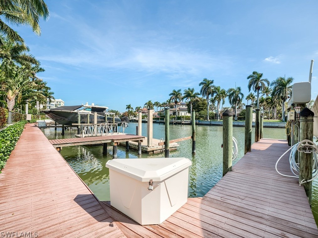 1724 Gulf Shore Blvd, Naples FL exterior