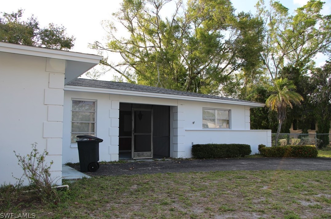 8967 Beacon St, Fort Myers, FL 33907