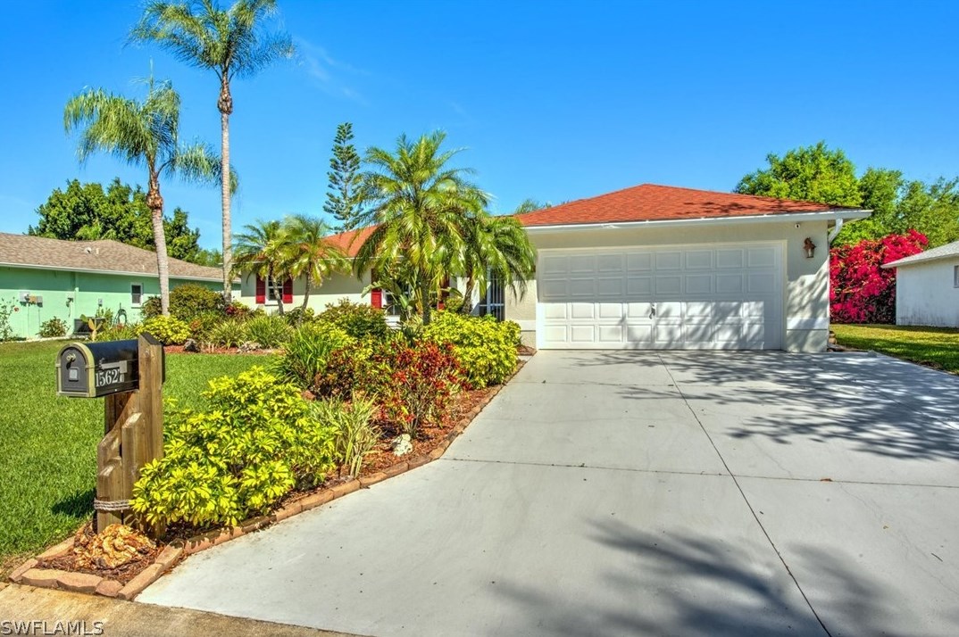 15627 Sunny Crest Ln, Fort Myers, FL 33905-2446