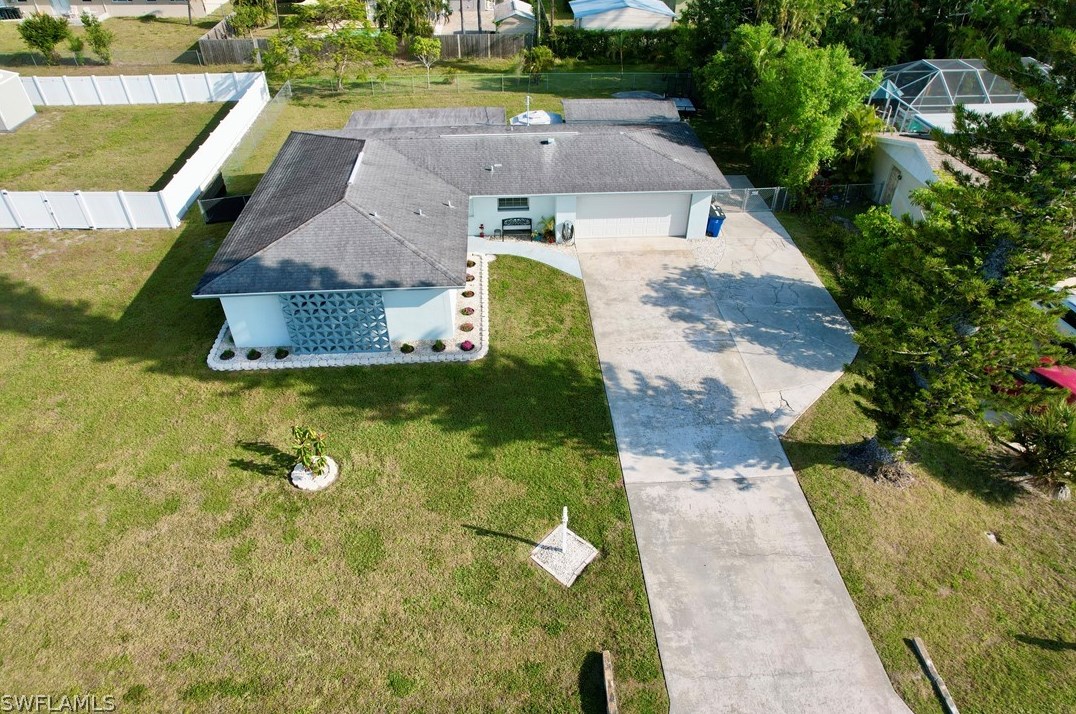 2225 Woodland Blvd, Fort Myers FL  33907-5936 exterior