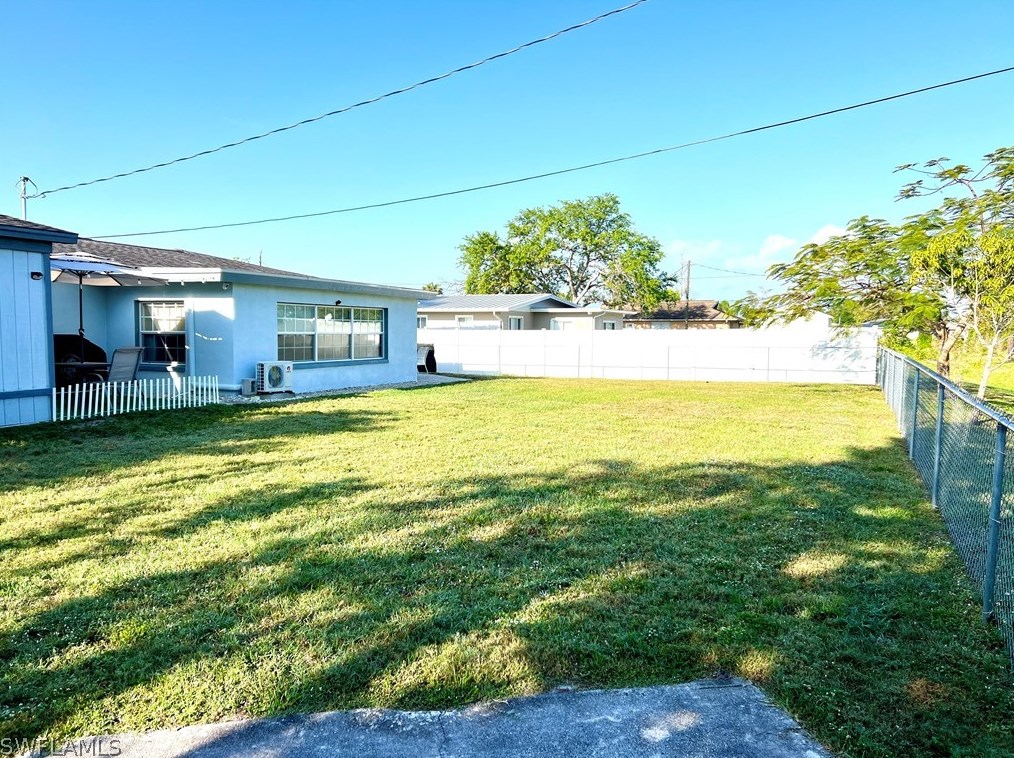 2225 Woodland Blvd, Fort Myers FL  33907-5936 exterior