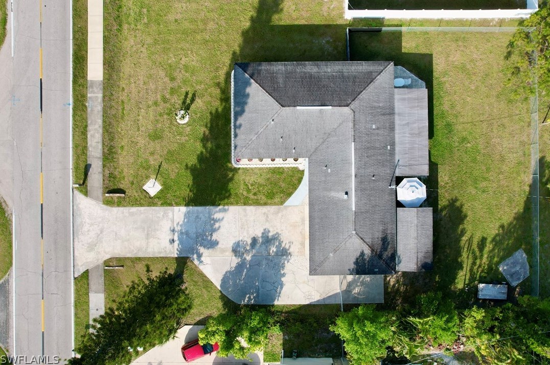 2225 Woodland Blvd, Fort Myers FL  33907-5936 exterior