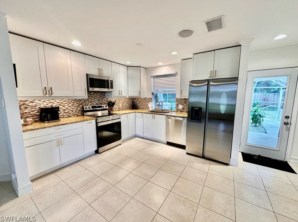 1109 Alhambra Cir, Naples FL 34103-3291 exterior