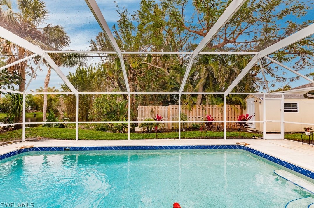 1109 Alhambra Cir, Naples FL 34103-3291 exterior