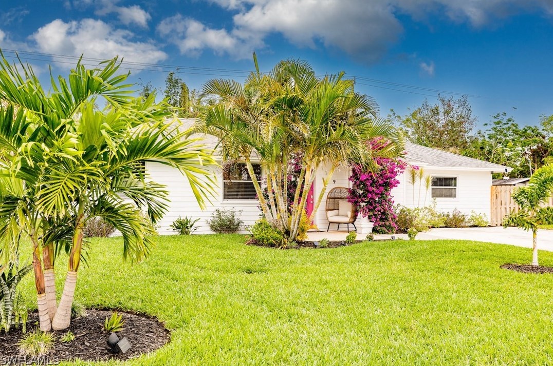1109 Alhambra Cir, Naples, FL 34103-2526