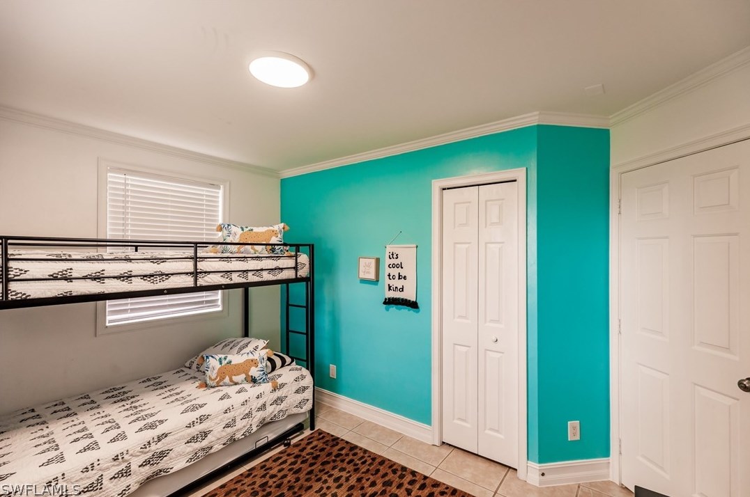 1109 Alhambra Cir, Naples FL 34103-3291 exterior