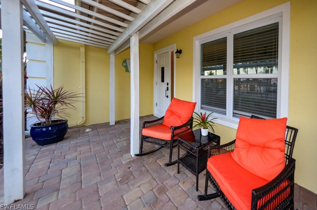 220 Albatross St, Fort Myers Beach, FL 33931-4552