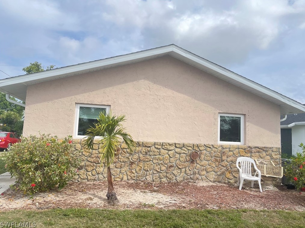 1947 Pine Dr, Fort Myers, FL 33907-2339