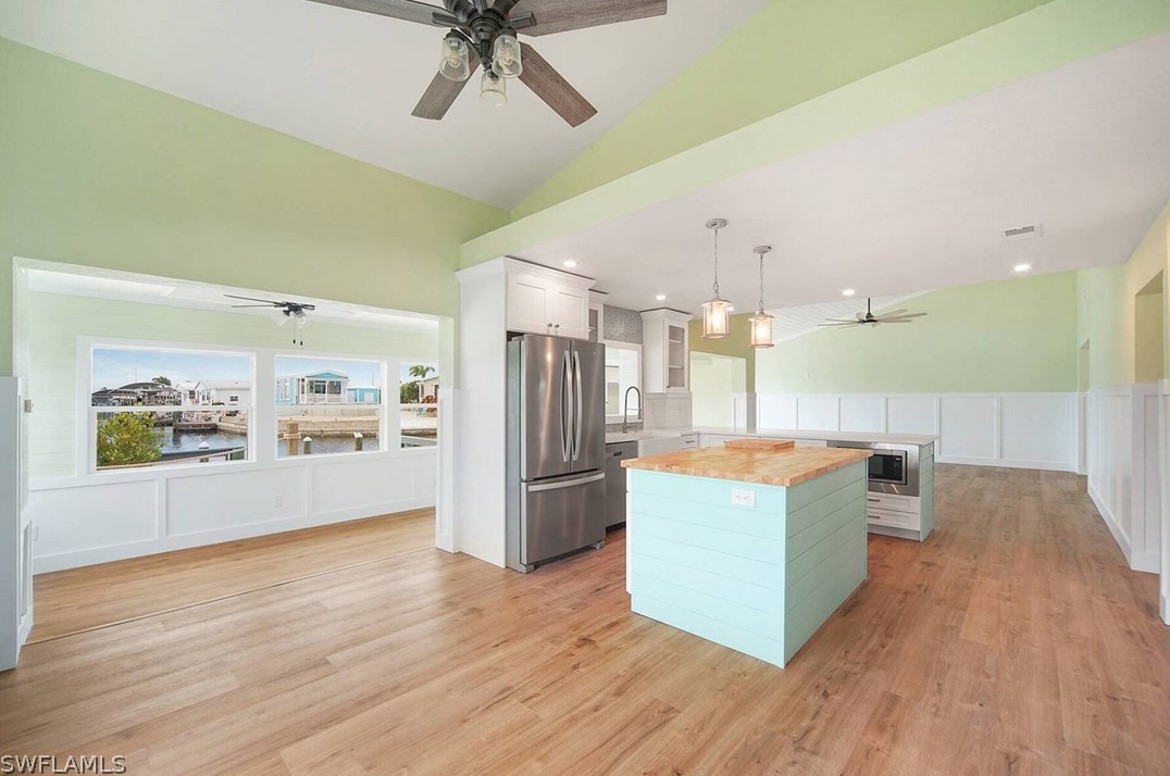 3941 Galt Is Ave, Saint James City FL  33956-2370 exterior