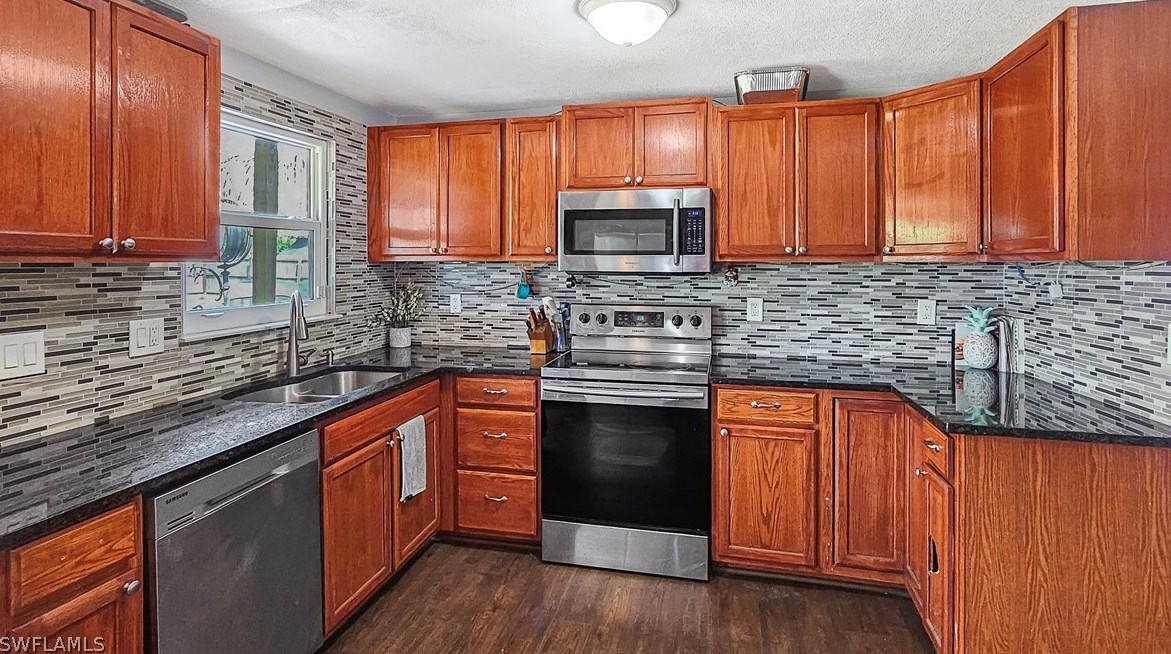 2319 Ne 26th St, Cape Coral, FL 33909