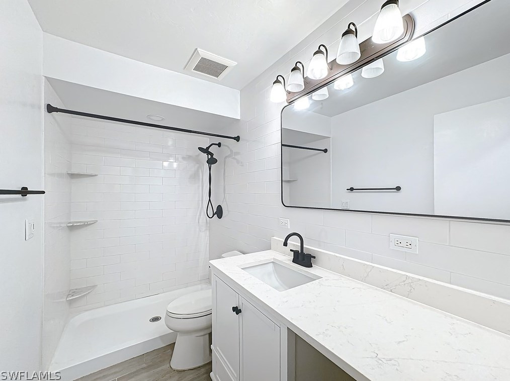 225 3rd Ter, Cape Coral FL  33990-1034 exterior