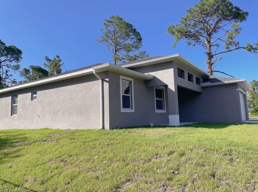 2512 33rd St, Lehigh Acres, FL 33976-4573
