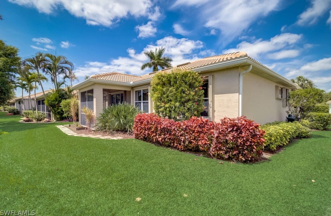 2070 Rio Nuevo Dr, Fort Myers, FL 33917-6771