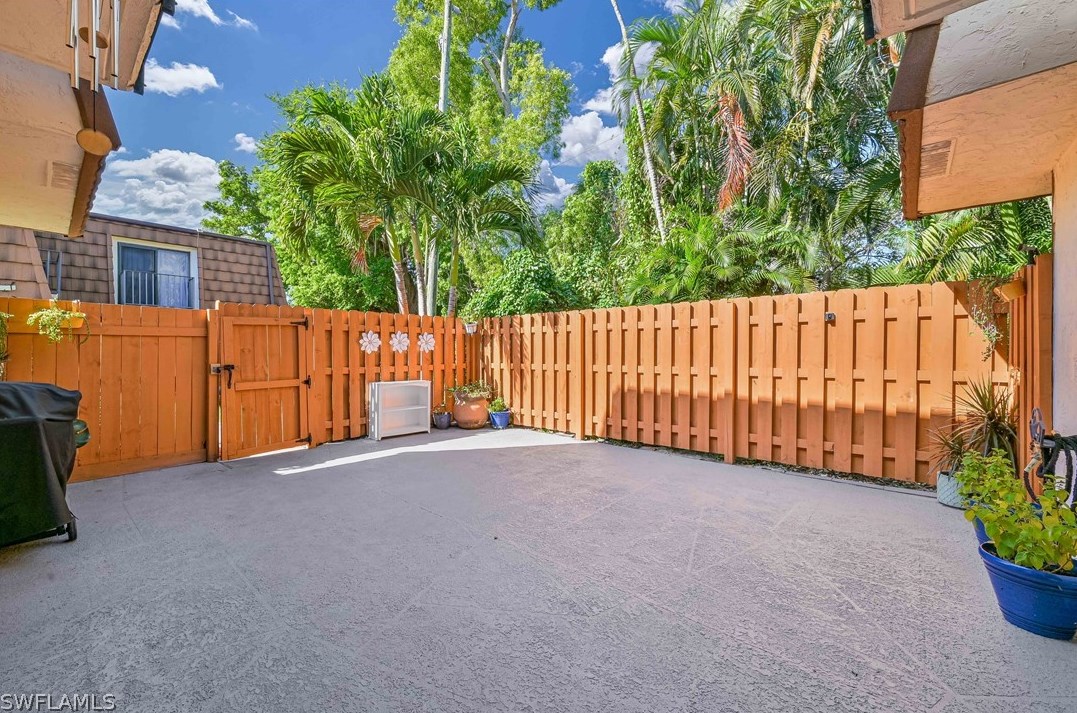 1430 Park Shore Cir, Fort Myers, FL 33901-9633