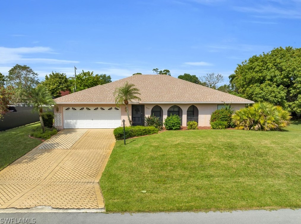 122 Sebring Cir, Lehigh Acres, FL 33936-5330