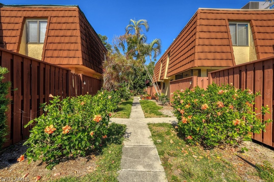 5242 Cedarbend Dr #2, Fort Myers, FL 33919