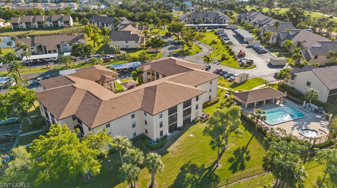 8595 Charter Club Cir, Fort Myers FL  33919-6833 exterior