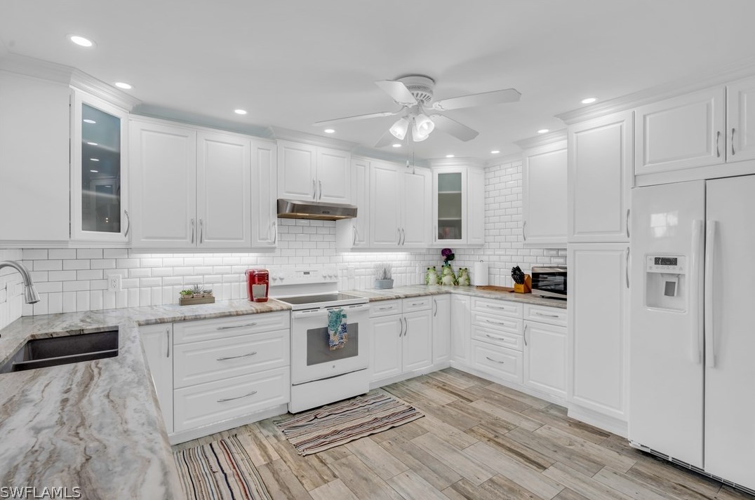 188 Lake Point Ln, Naples, FL 34112-7020
