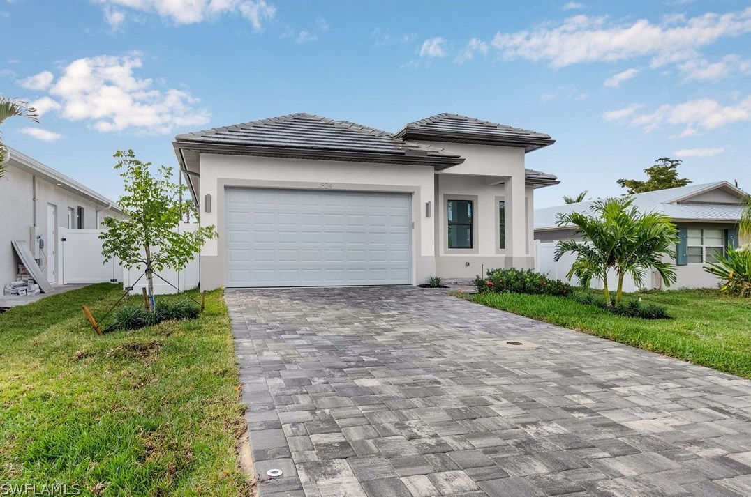 615 102nd Ave, Naples, FL 34108-3212