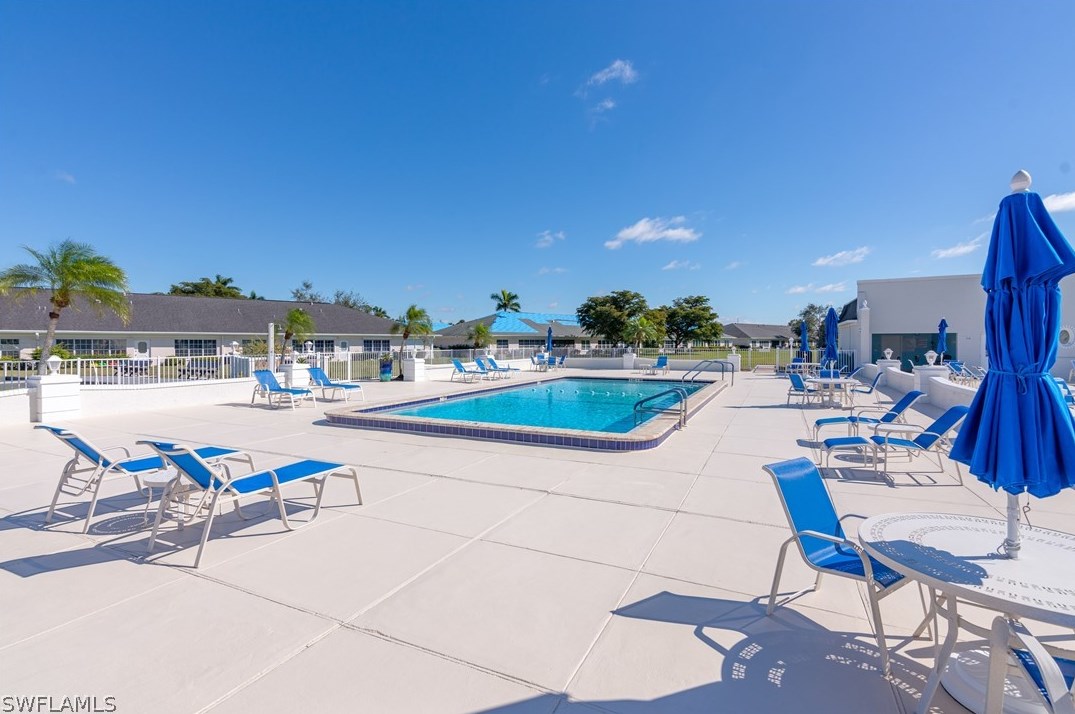 1271 Hazeltine Dr, Fort Myers FL  33919-7308 exterior