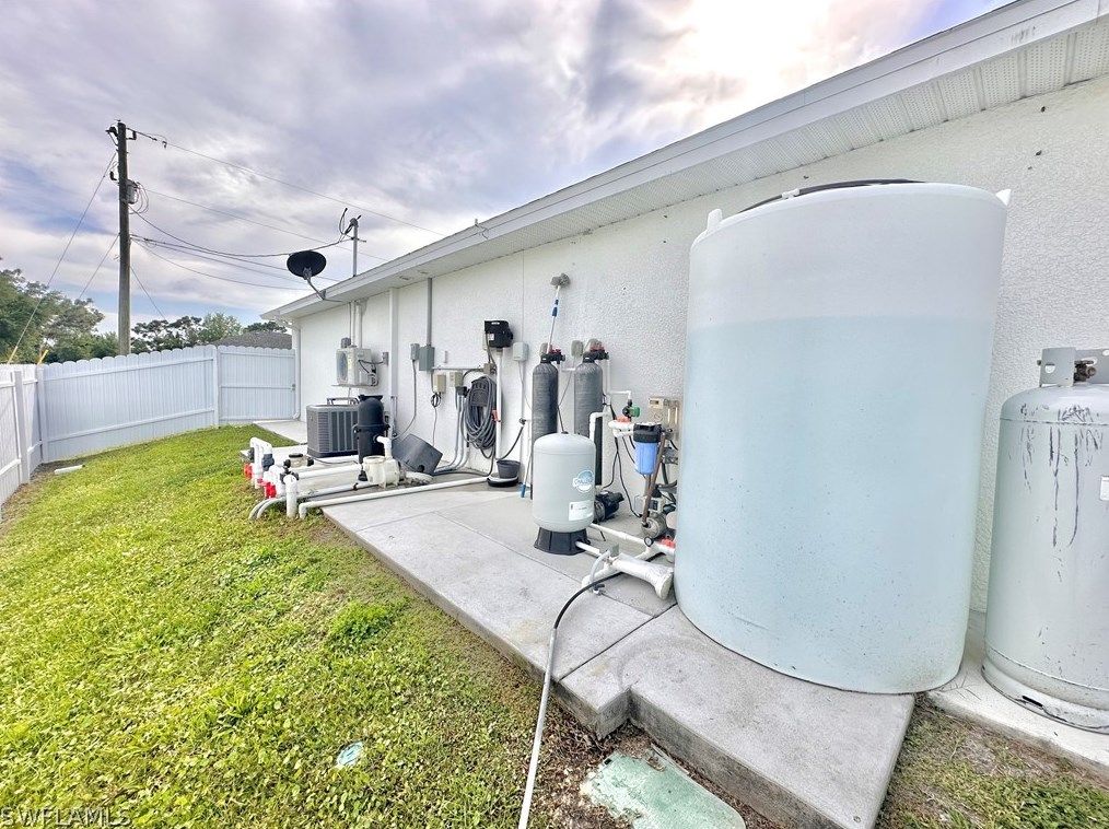 2916 3 St, Lehigh Acres FL 33936-1676 exterior