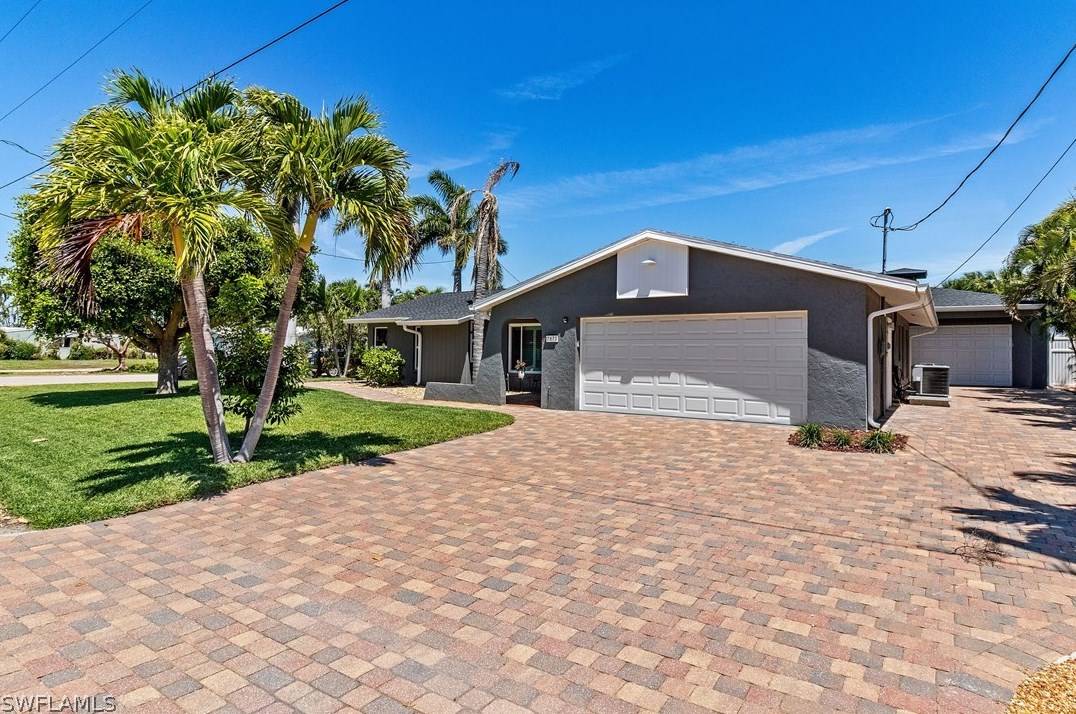 7871 Buccaneer Dr, Fort Myers Beach, FL 33931-5041