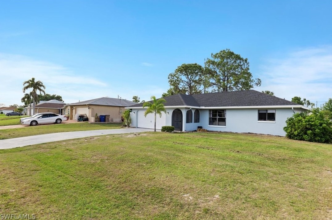4712 6th St, Lehigh Acres, FL 33971-1125
