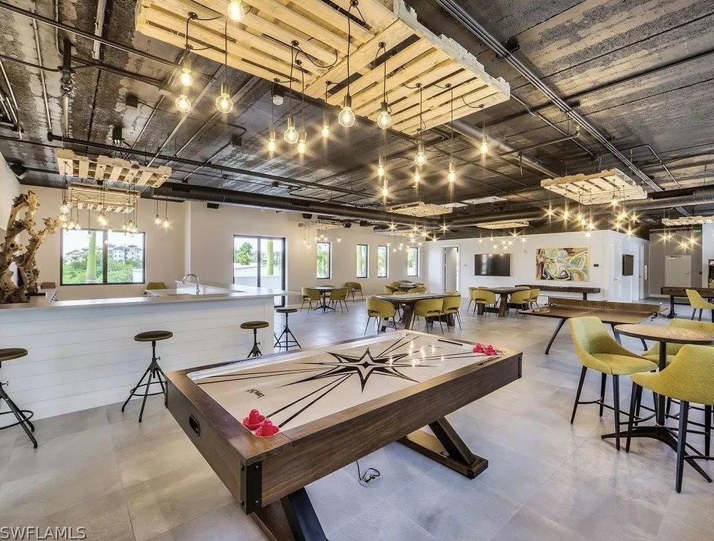 1115 Central Ave, Naples FL 34102-0062 exterior