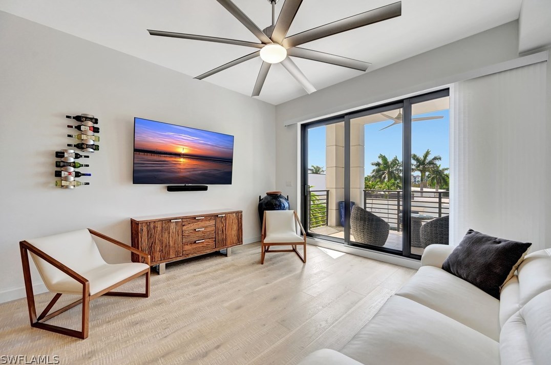 1111 Central Ave, Naples, FL 34102-0062