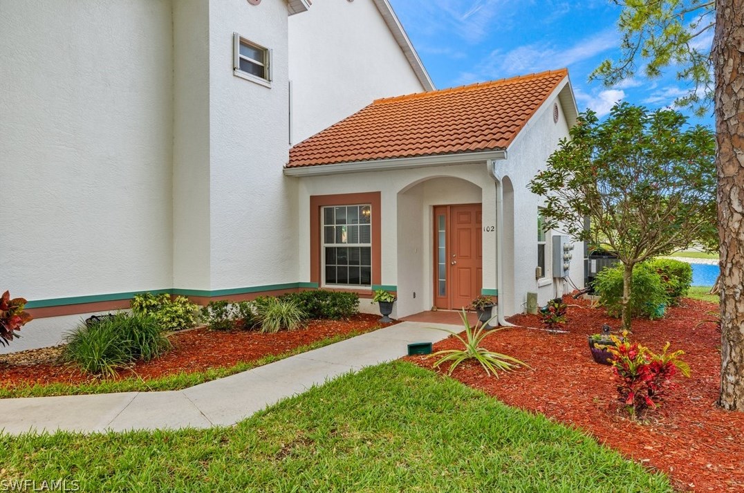 637 Windsor Sq, Naples, FL 34104-8389