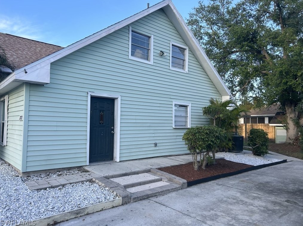 27673 Los Amigos Ln, Bonita Springs, FL 34135