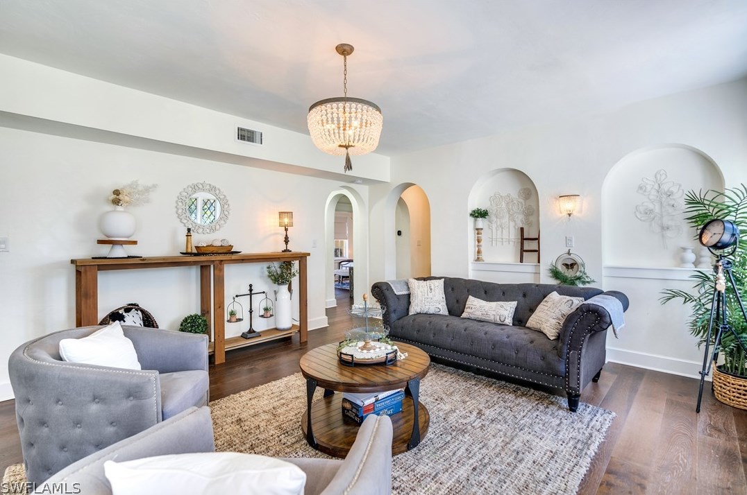 1221 Canterbury Dr, Fort Myers FL  33901-8762 exterior