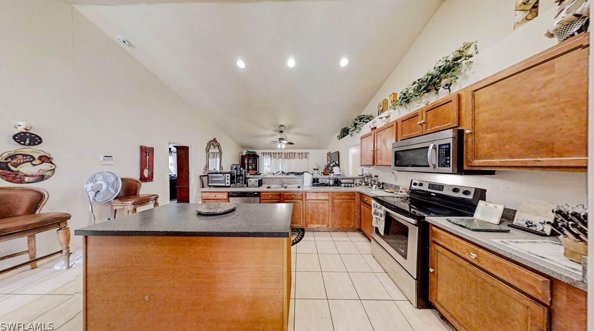 834 Oakridge Ave, Lehigh Acres, FL 33974-5552