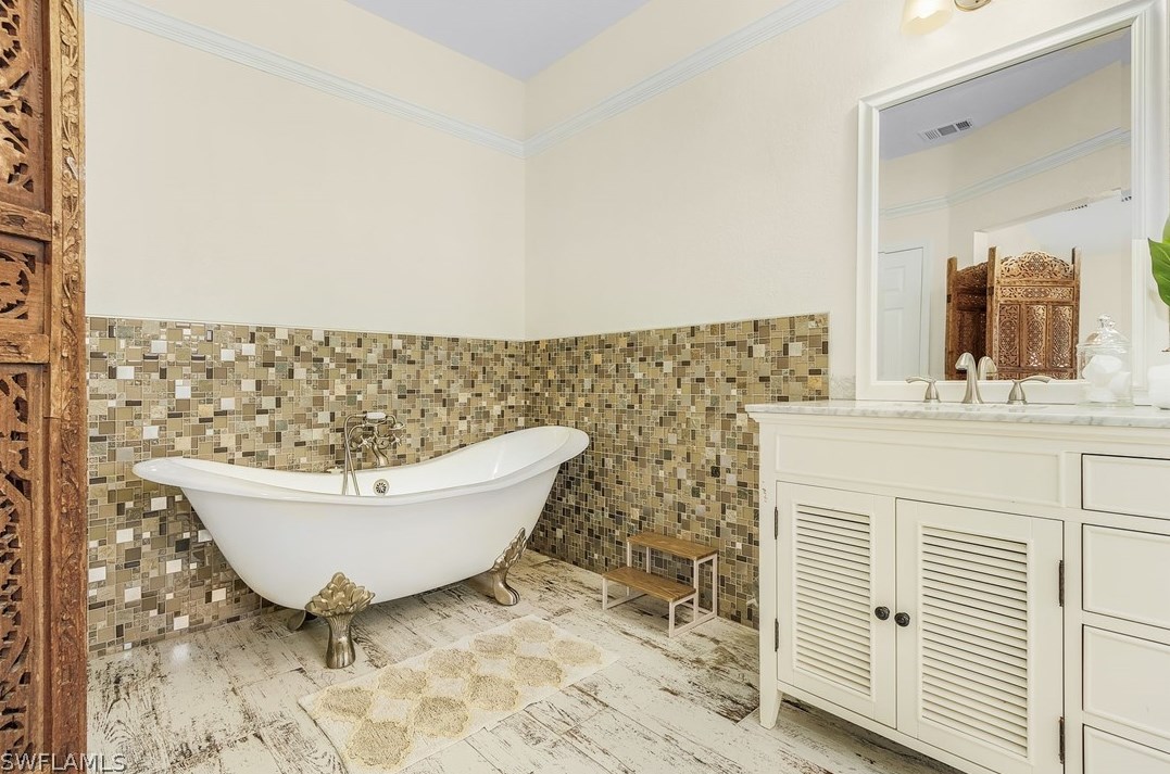 4006 25 Pl, Cape Coral FL  33914-5470 exterior