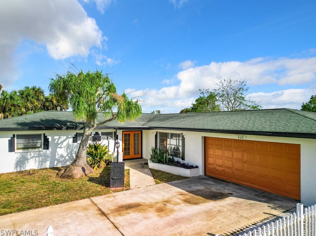 606 Grandview Dr, Lehigh Acres, FL 33936-6914