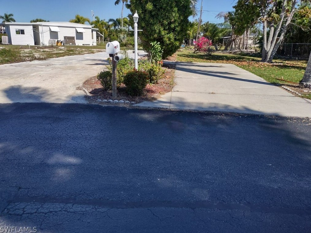 129 Dawn St, Fort Myers, FL 33908-3406