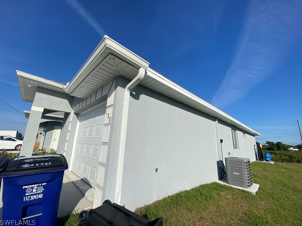 120 Pullman St, Lehigh Acres, FL 33974