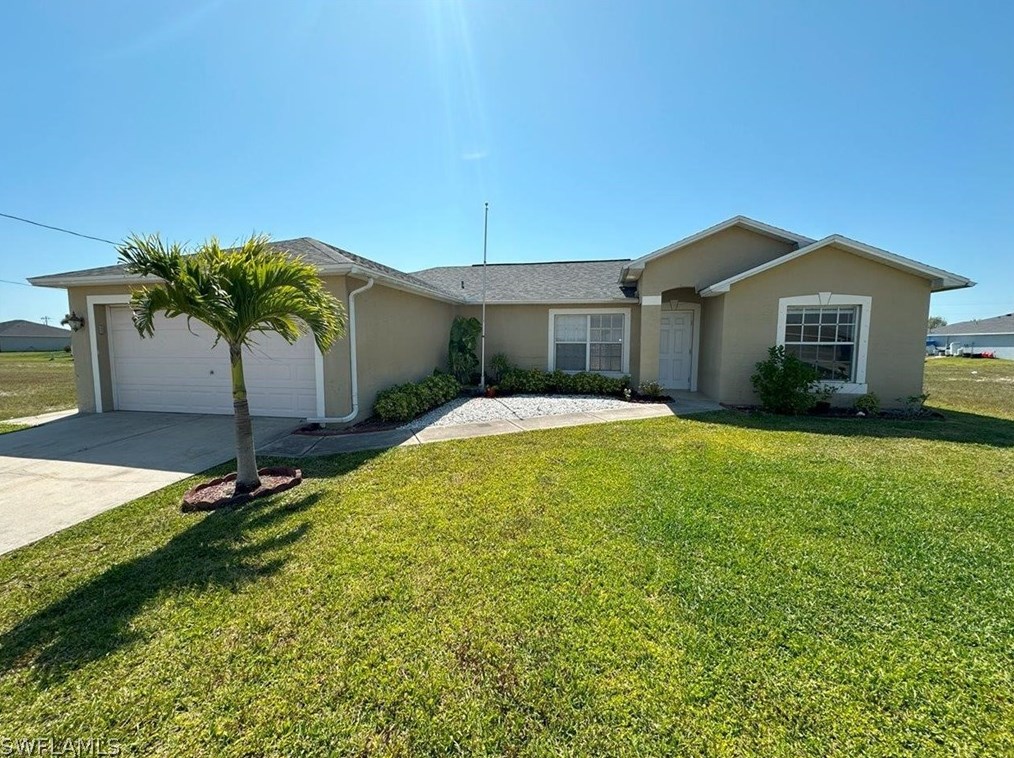 922 2nd Pl, Cape Coral, FL 33909-1204