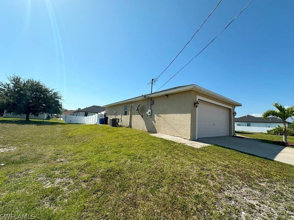 922 2nd Pl, Cape Coral FL  33909-1204 exterior
