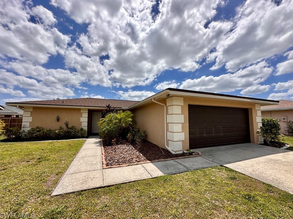 9715 Foxglove Cir, Fort Myers, FL 33919-4906