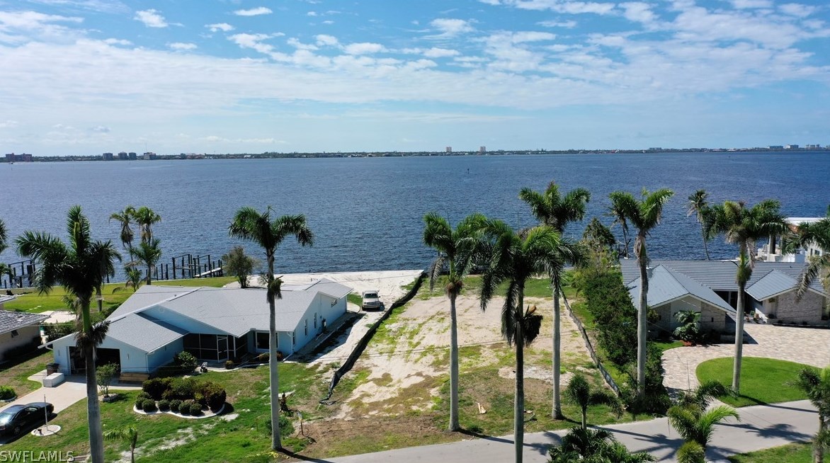 253 Bayshore Dr, Cape Coral, FL 33904-5810