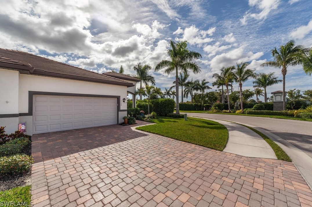1120 Town And River Dr, Fort Myers, FL 33919-5918