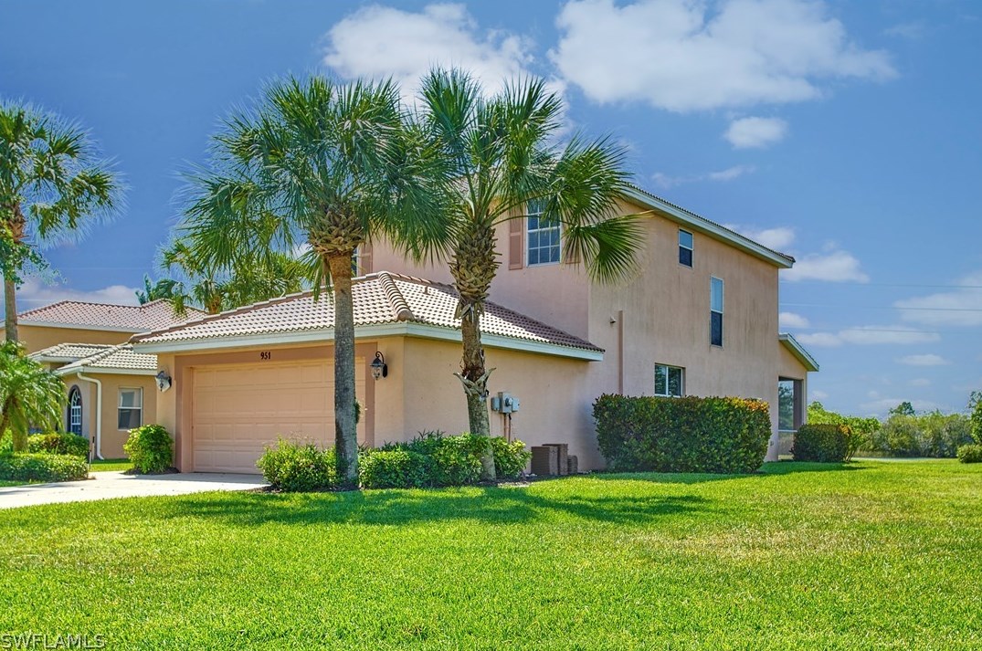 951 Golden Pond Ct, Cape Coral, FL 33909