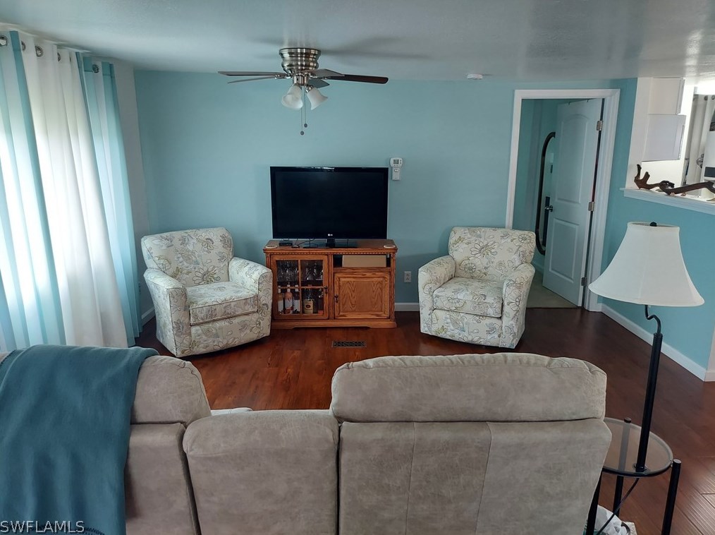 548 Palmer Blvd, Fort Myers, FL 33903-2645