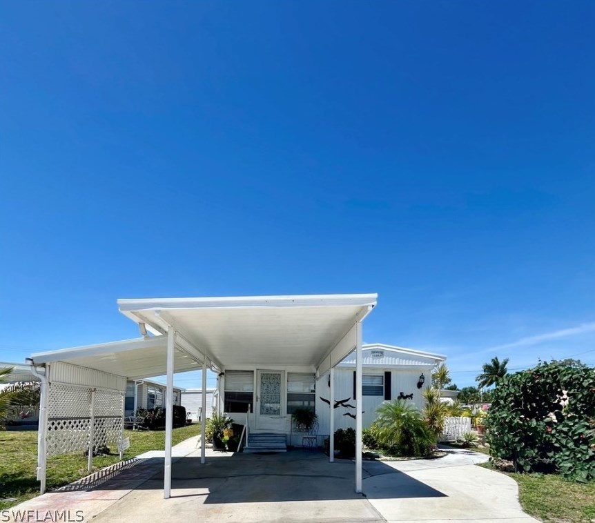 137 Overland Trl, Fort Myers, FL 33917-3045